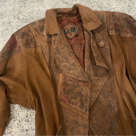 G III Vintage 100% Leather Tan Trench Coat Ornate Floral Detail - Picture 7 of 10
